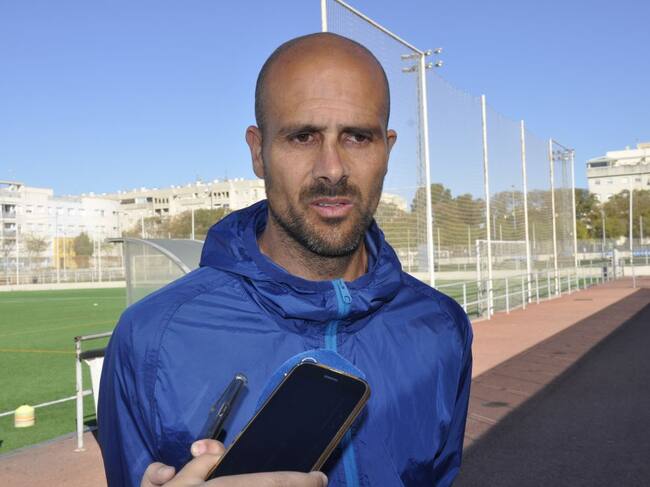 Dani Jurado atendiendo a los periodistas en La Granja