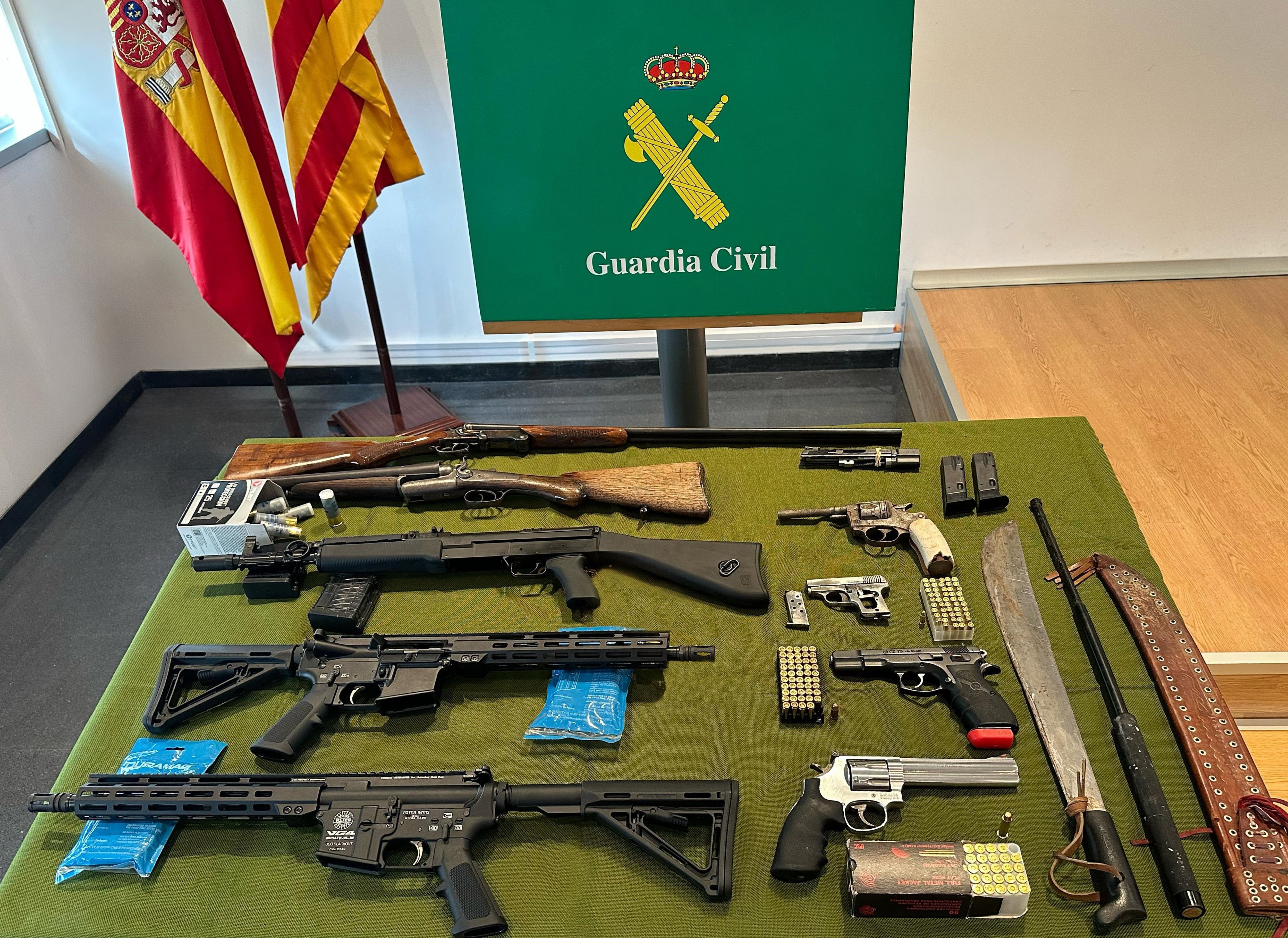 Cinco detenidos en Murcia, Tarragona y Barcelona por presunto tráfico de armas