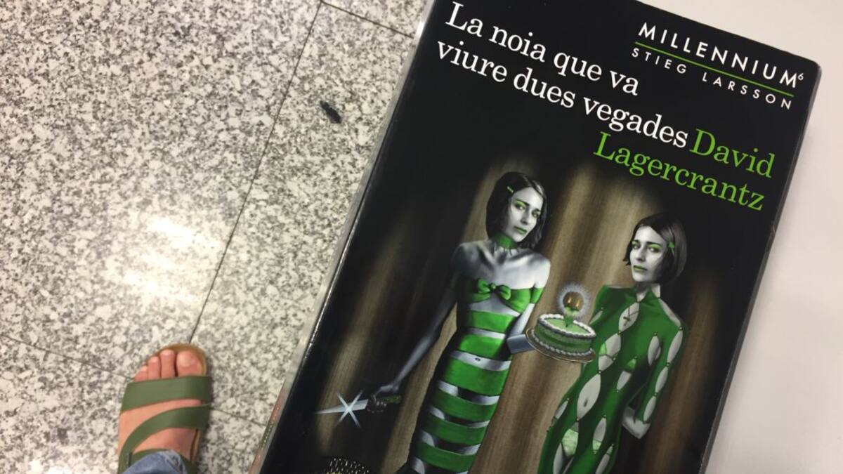 Per què li han tret els piercings a la Lisbeth?