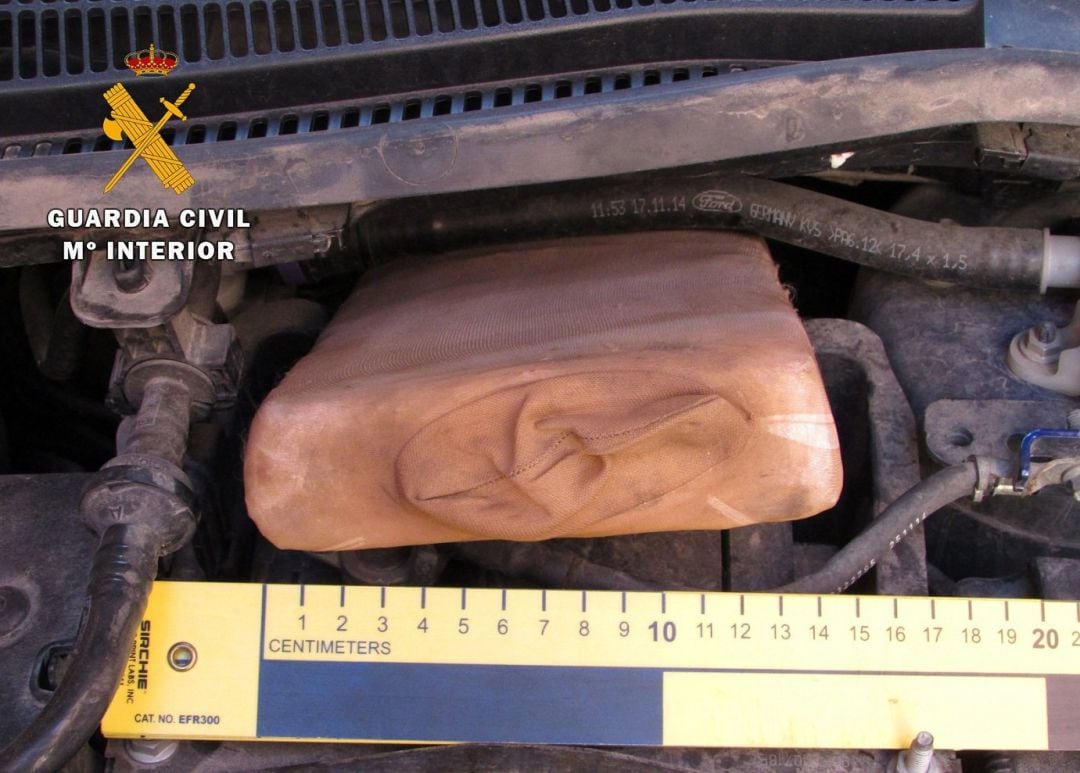 Cocaína incautada por la Guardia Civil hallada en un coche en Chinchilla de Montearagón
