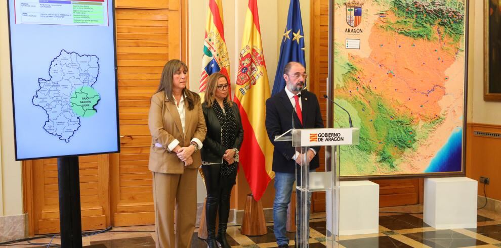 Sira Repollés, Mayte Pérez y Javier Lambán