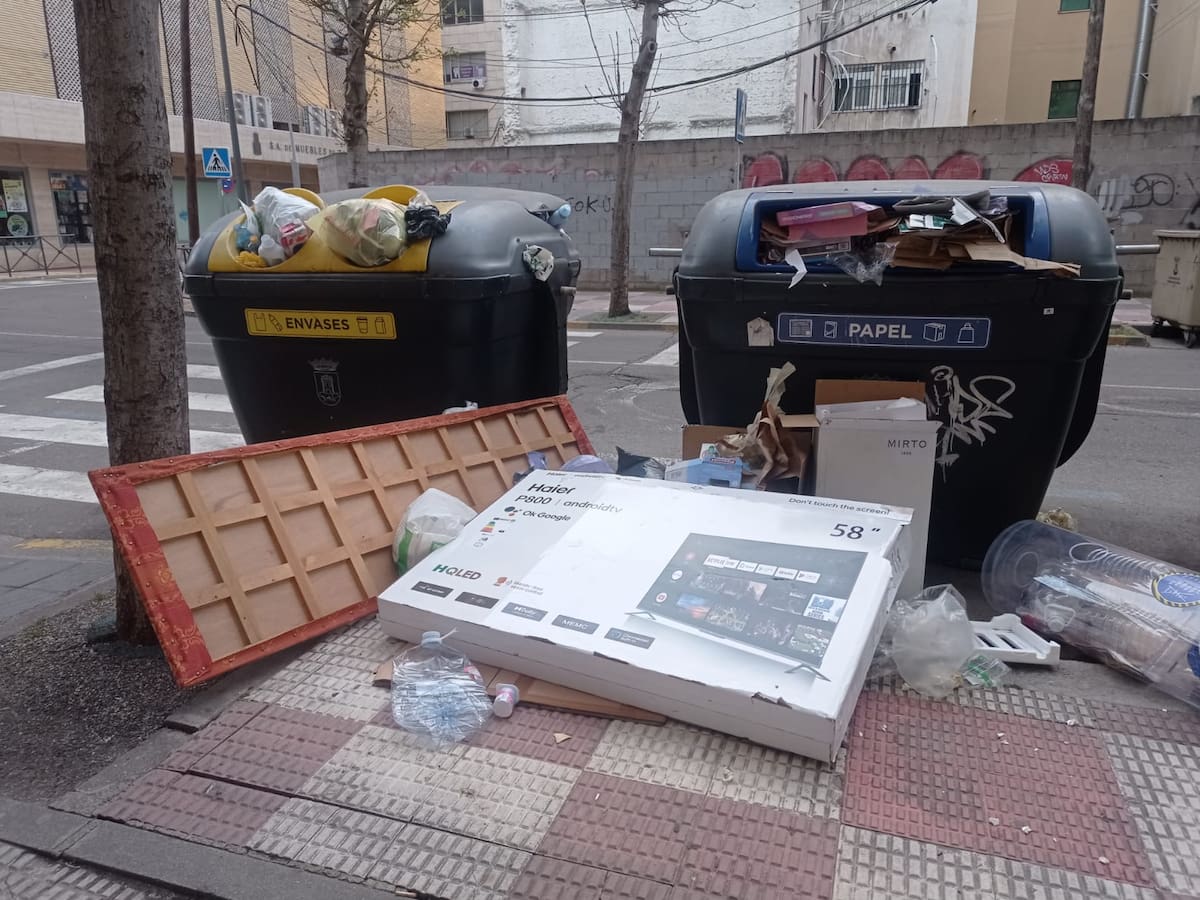 La avería de varios camiones recolectores provoca incidencias en la recogida de basura en Talavera