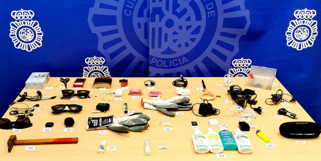 Artículos intervenidos por la Policía.