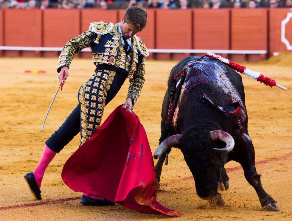 El diestro Lama de Góngora, en la imagen de archivo toreando en la Maestranza, es alma mater del regreso de los toros a Coria del Río este viernes después de 13 años