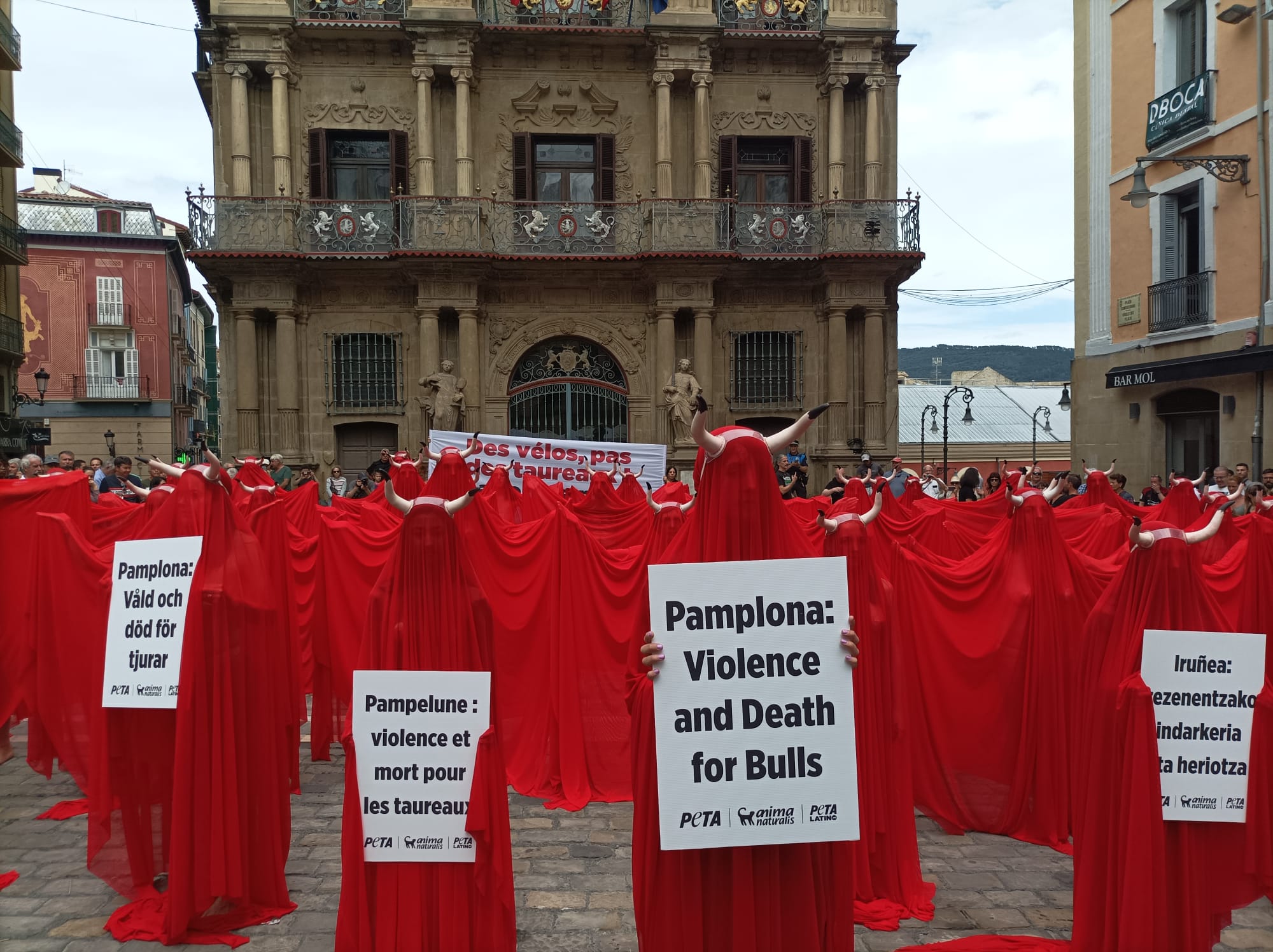 &quot;La tauromaquia deja Pamplona llena de almas en pena&quot;, denuncian asociaciones animalistas