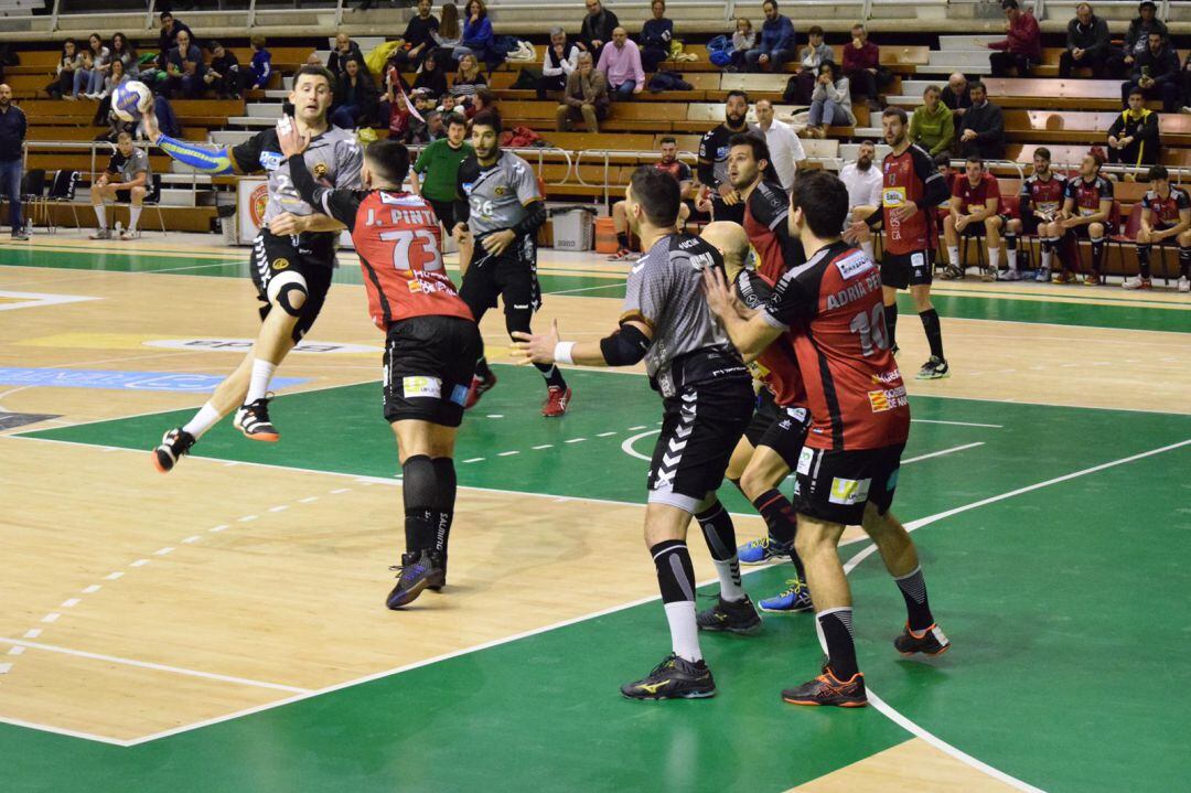 Marrochi ataca la defensa de Huesca