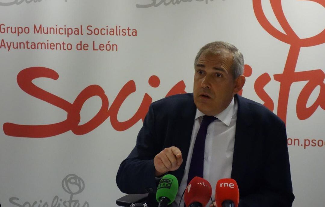 El concejal Vicente Canuria pide la dimisión de la edil de Ciudadanos Gemma Villarroel