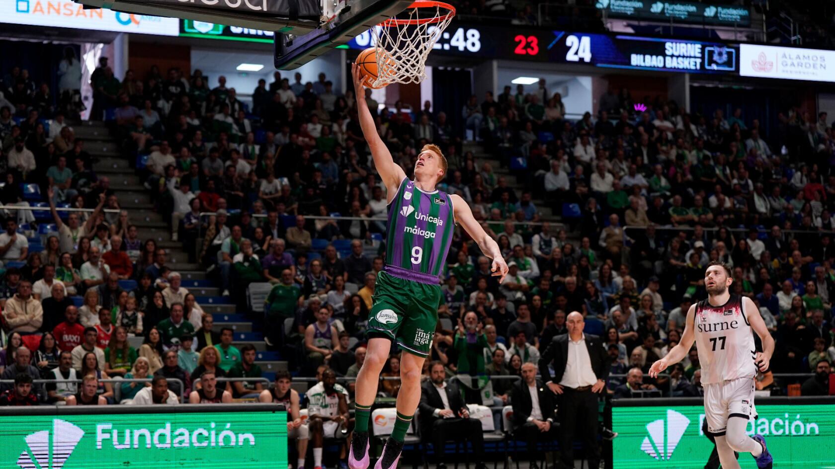 El base del Unicaja, que cumplió su partido número 500 con el equipo malagueño, en una acción del enfrentamiento contra el Surne Bilbao Basket