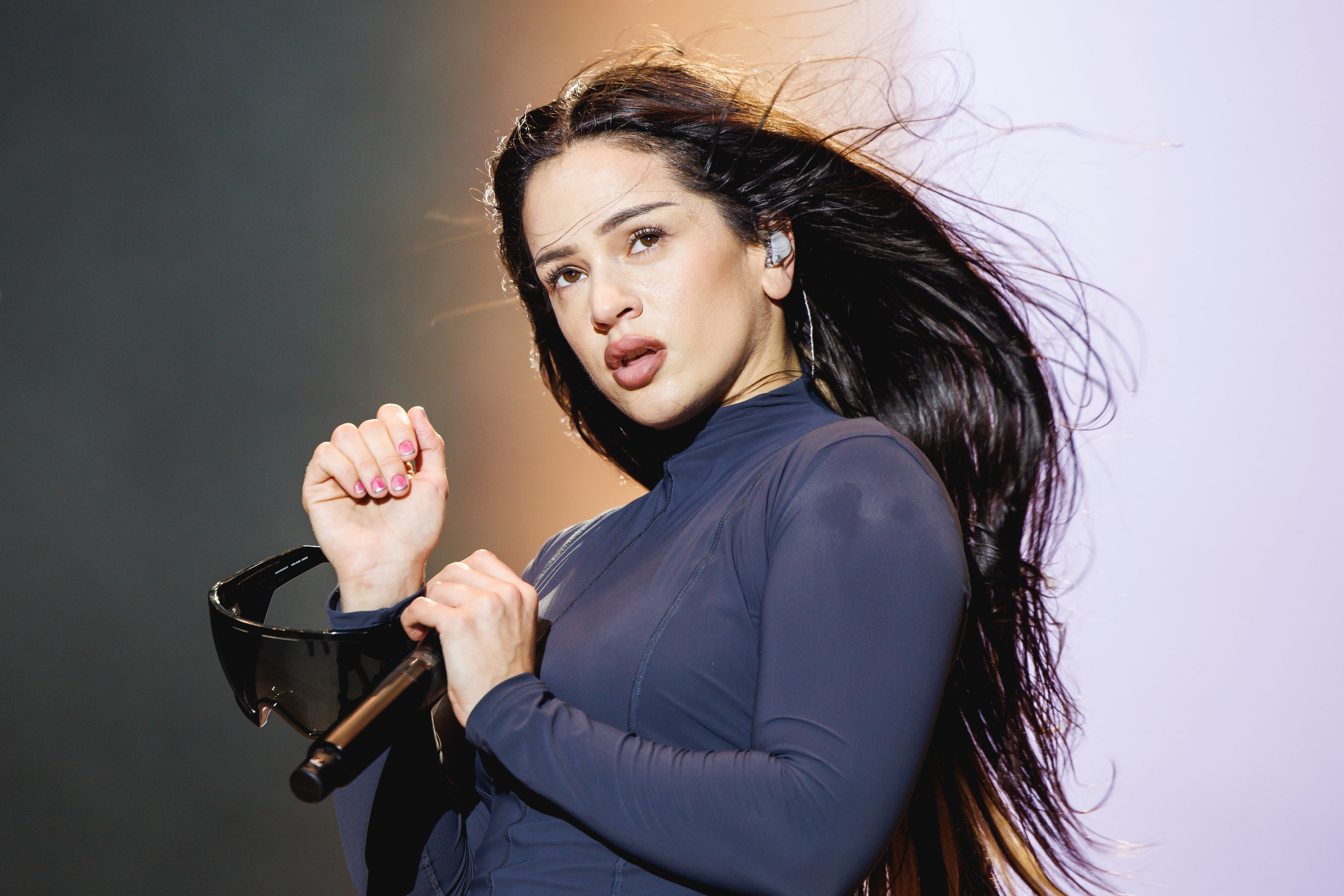 Rosalía durante uno de sus conciertos en la gira &#039;Motomami&#039;