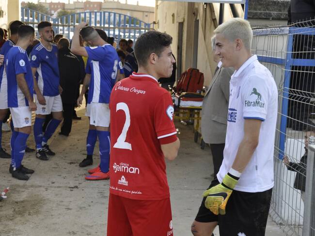 Álex Padilla junto a Flere durante un partido en La Juventud