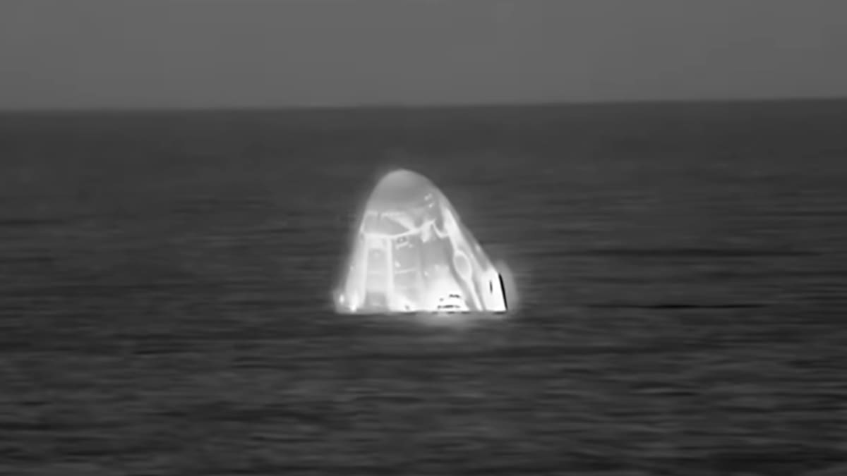 Ameriza con éxito en la Tierra la misión de la NASA que ha tenido que volver antes de hora por la enfermedad de un astronauta