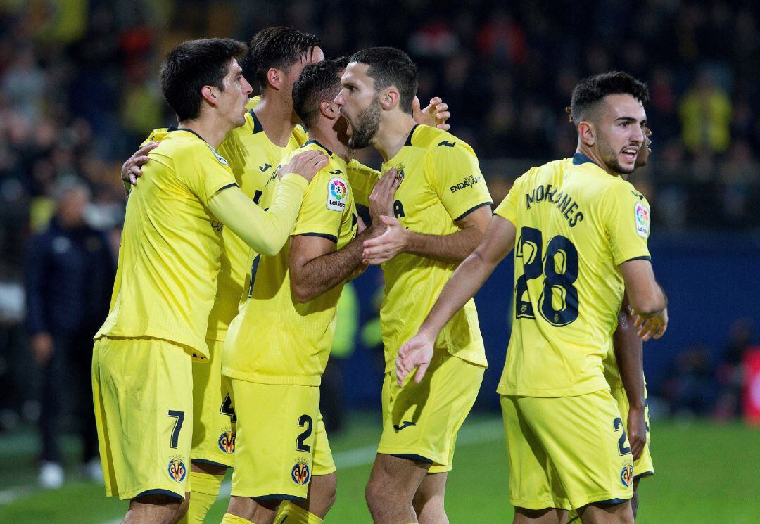 Los jugadores del Villarreal celebran el segundo gol ante el Betis