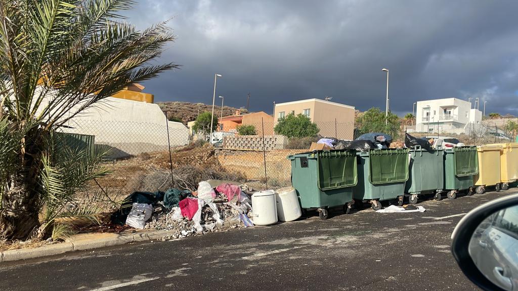 Electrodomésticos en la basura