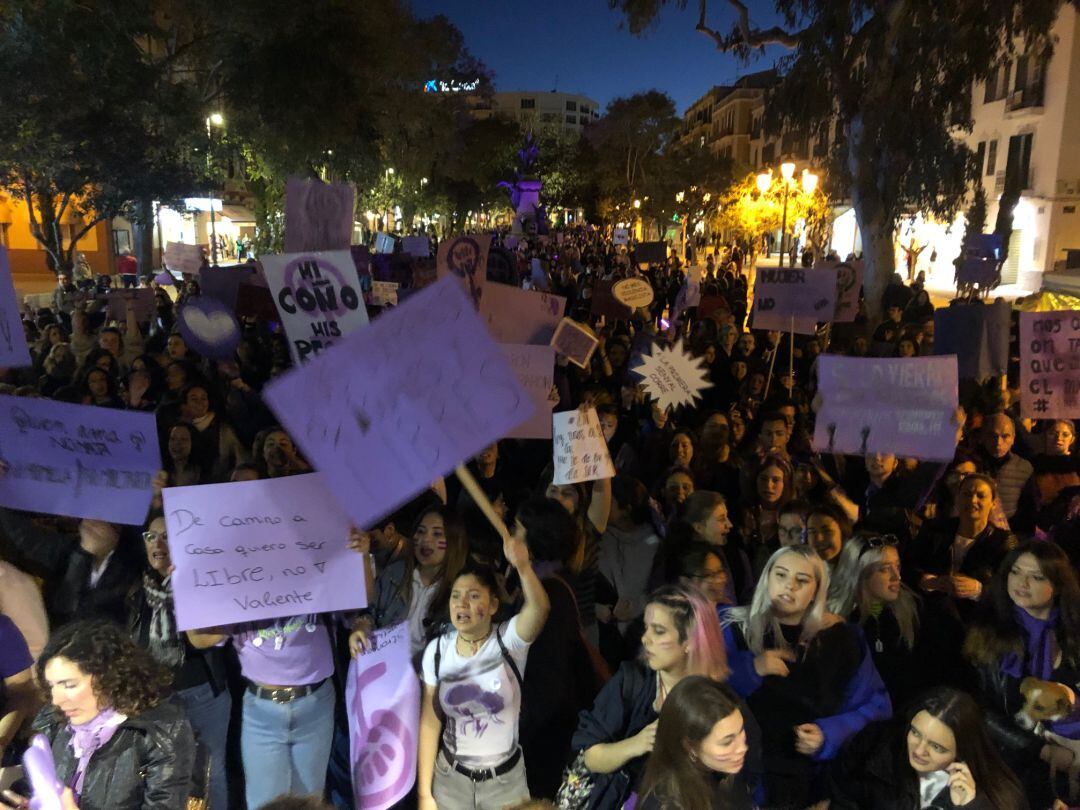 Imagen de la manifestación a su llegada a Vara de Rey