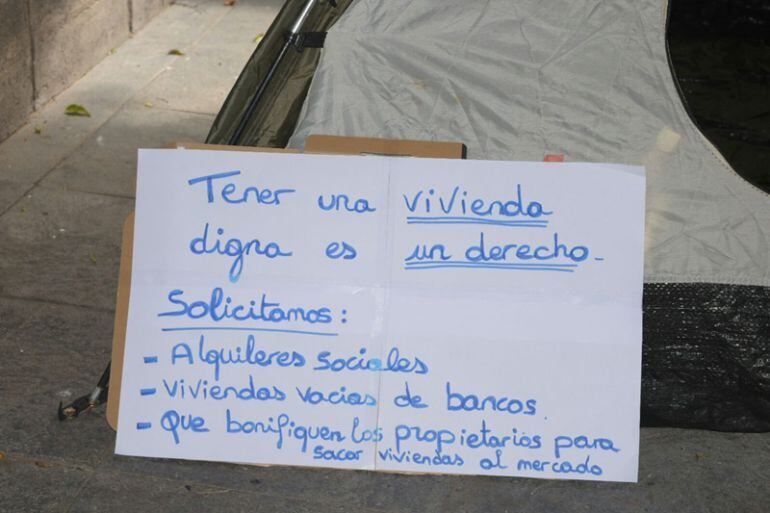Acampada a Espanya reclamant un habitatge digne. Aquest dimarts Podem Andorra, USDA i SAT convoquen una acció similar a la plaça del Poble per reclamar lloguers assequibles.