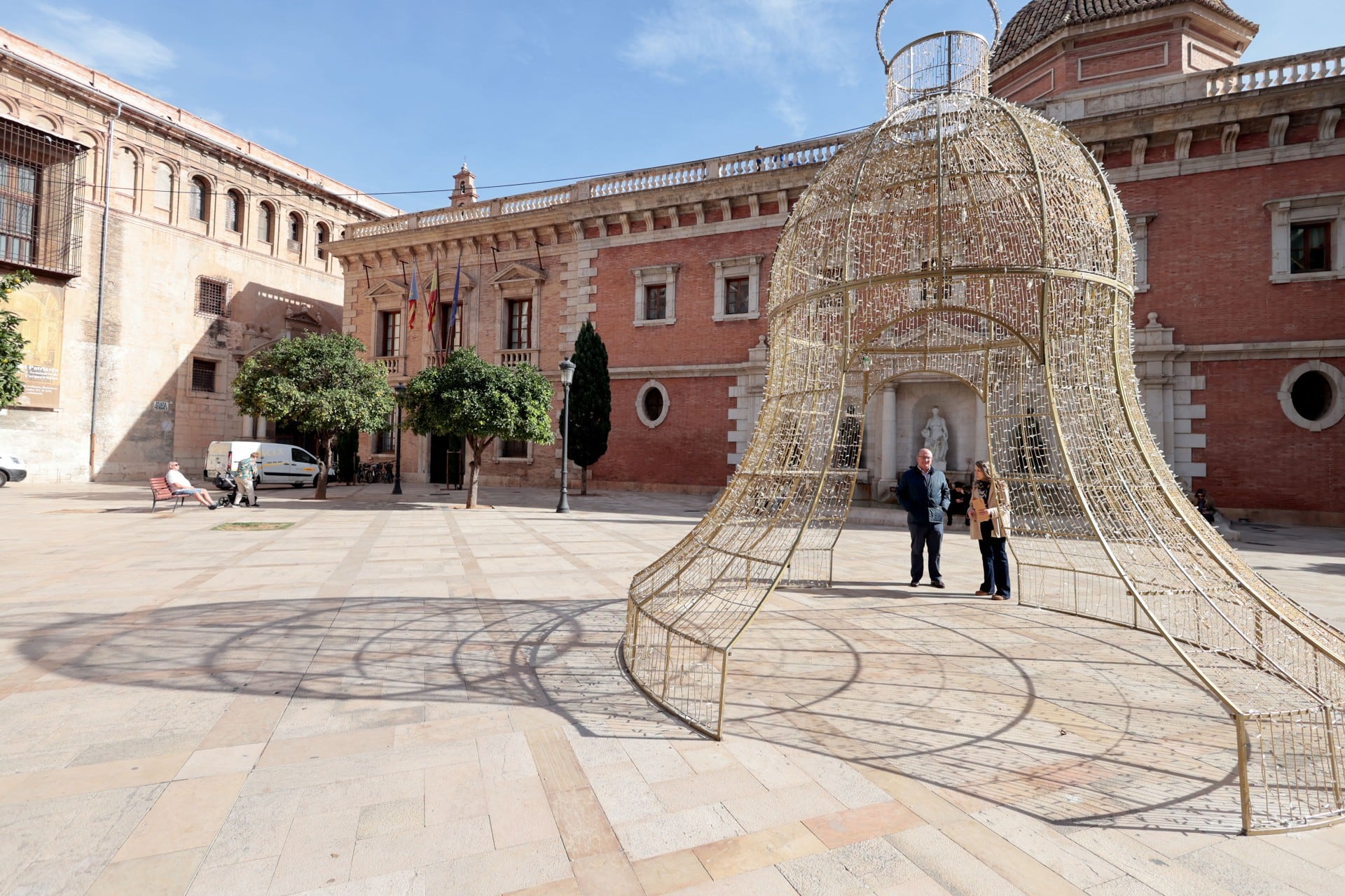 Montaje de la iluminación y decoración navideña en València