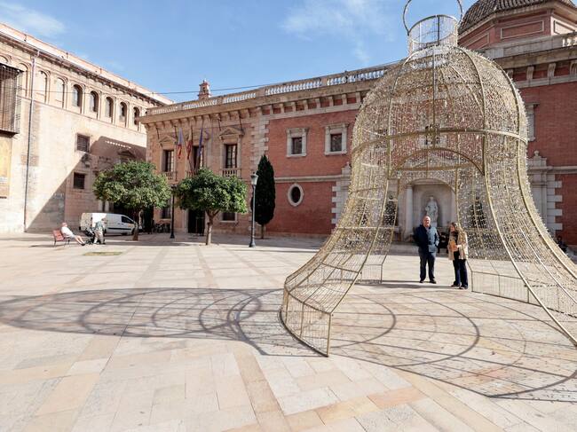 Montaje de la iluminación y decoración navideña en València