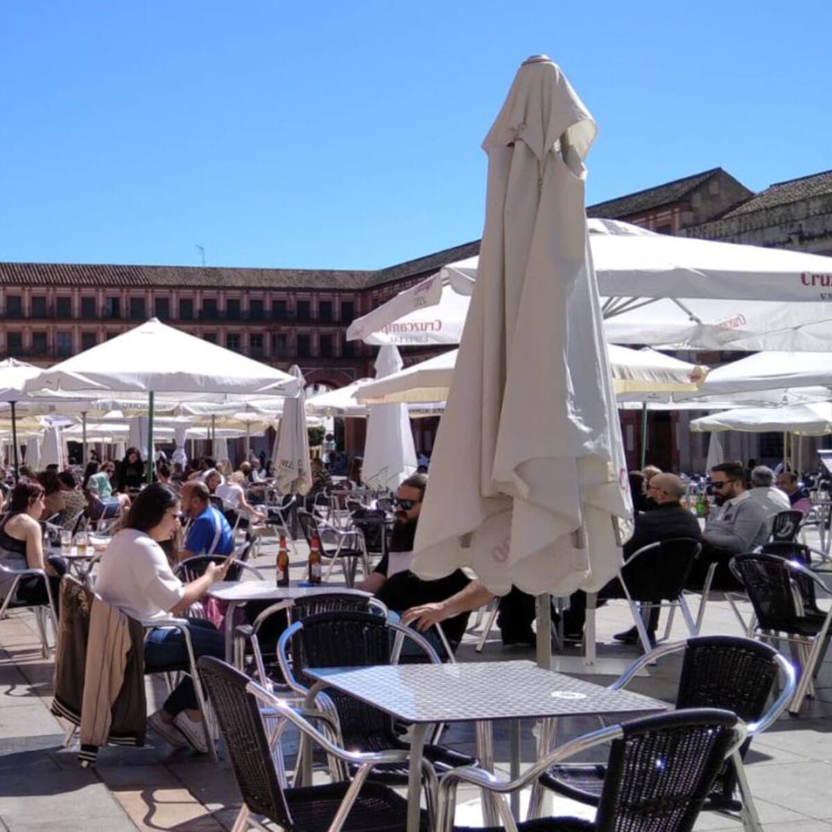 490 establecimientos han pedido a Urbanismo ampliar su terraza y veladores en 2021