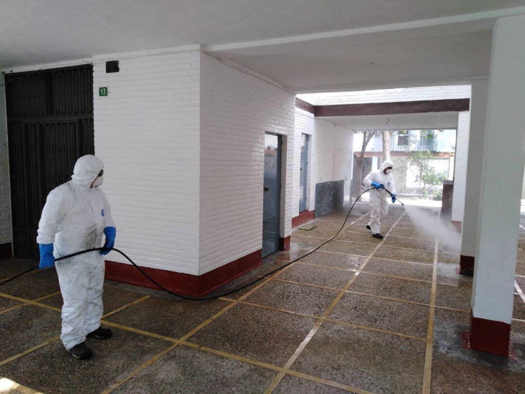 Labores de desinfección contra el coronavirus en espacios públicos de Córdoba