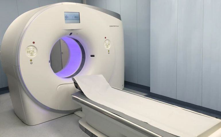 El TAC del Mateu Orfila no funciona pero los pacientes pueden hacerse las pruebas con los equipos de  Clínica Juaneda.