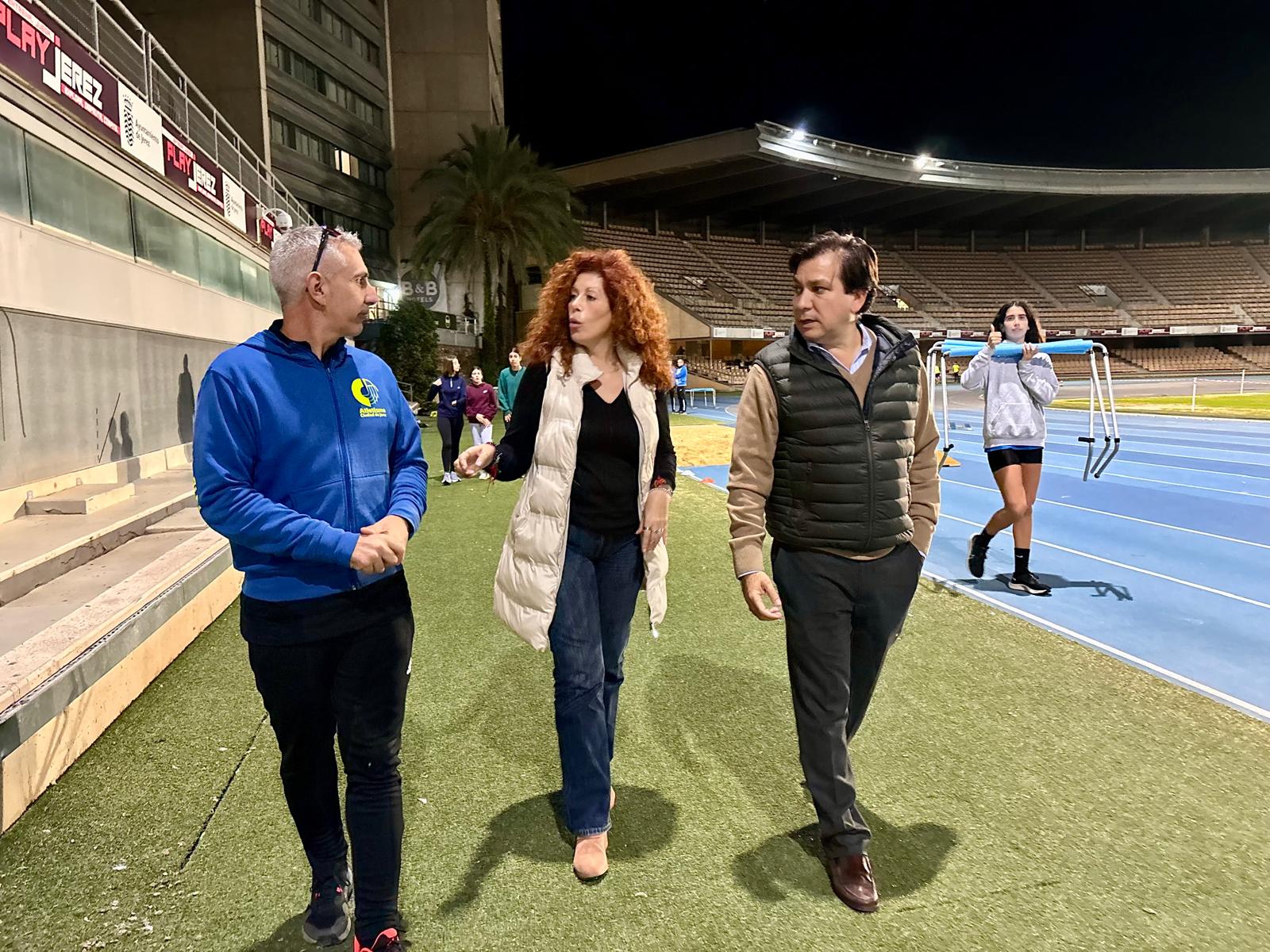 Antonio Fernández, portavoz de Vox en el Ayuntamiento, durante el encuentro con directivos del Runchip Jerez