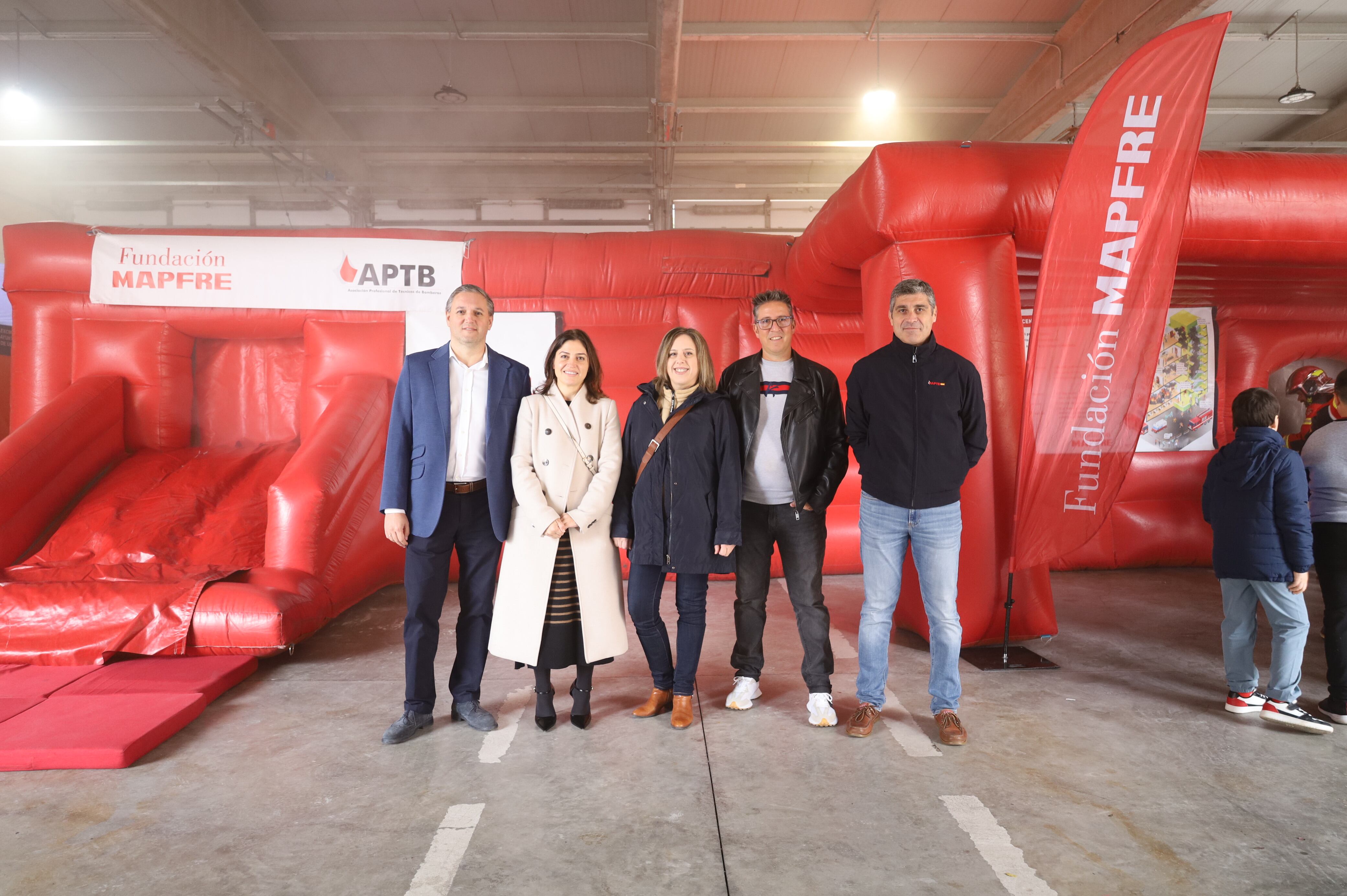 Escolares visitan el Parque de Bomberos de Úbeda