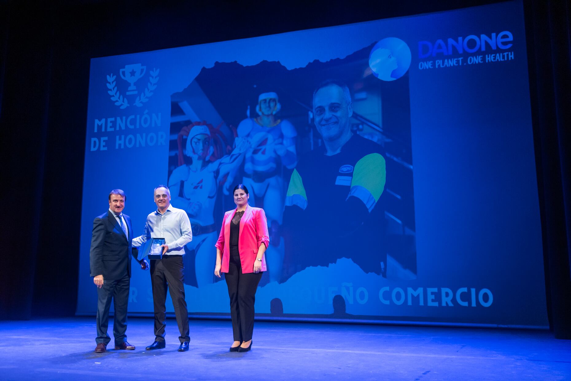 En la acto se han remarcado las dificultades a las que se enfrentan los autónomos y los comerciantes, y se ha agradecido el trabajo de todos los sectores que componen el comercio local