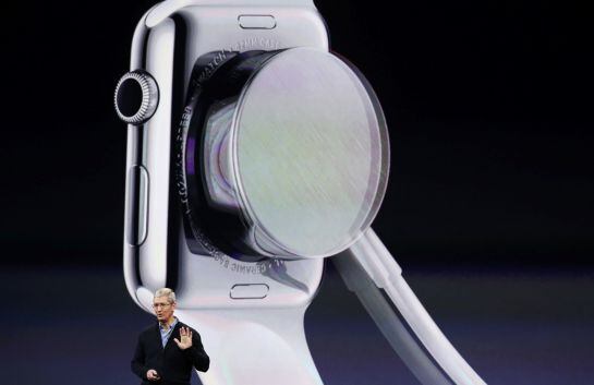 El Apple Watch se cargará mediante imán, según ha desvelado el CEO de Apple Tim Cook durante su presentación en el teatro Yerba Buena de San Francisco