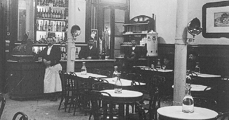 Interior del café España.