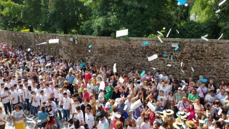 Praza da Pedreira llena durante el Pregón de Manuel Jabois