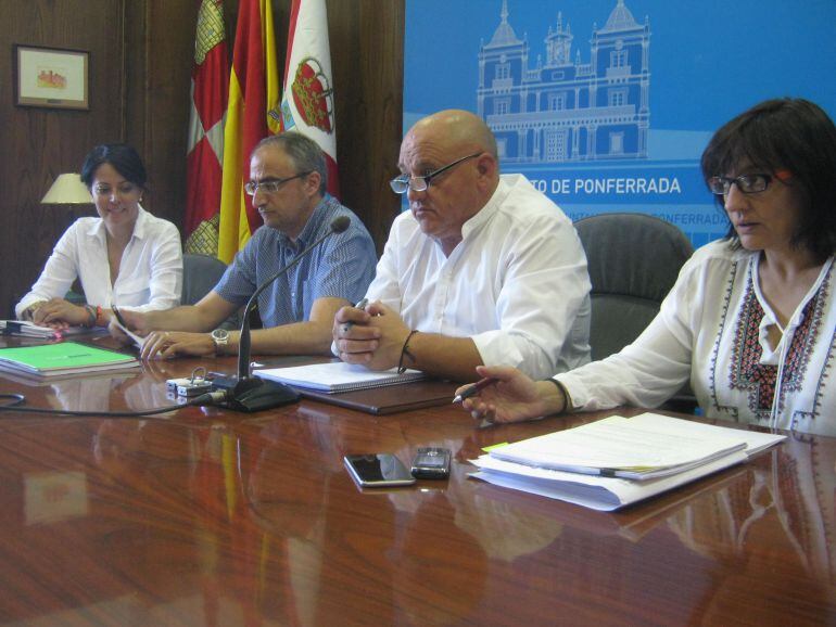 Los miembros de la comisión de investigación constituida a nivel muncipal