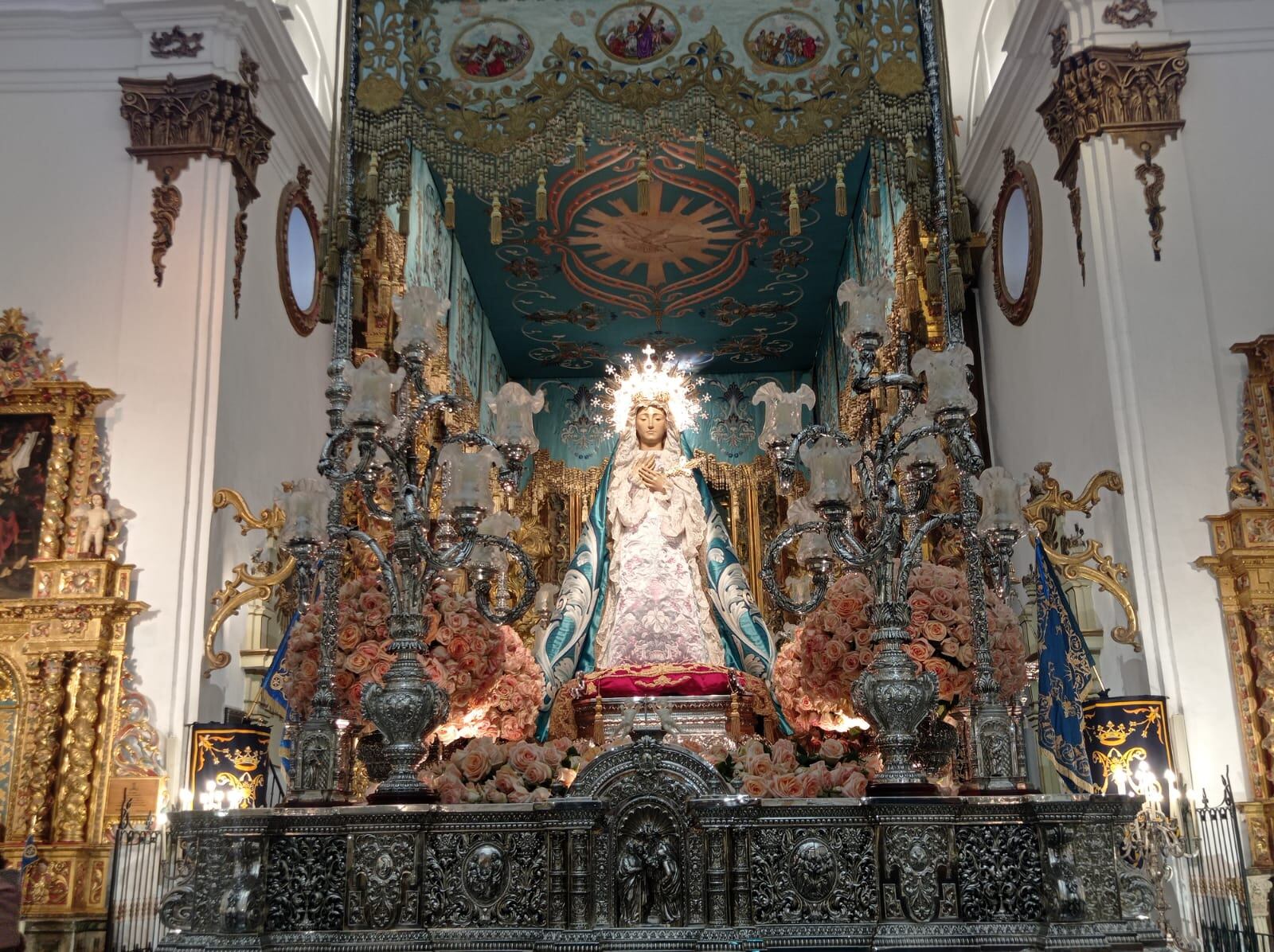 Virgen de los Dolores, madre de los azules, en la iglesia de San Francisco