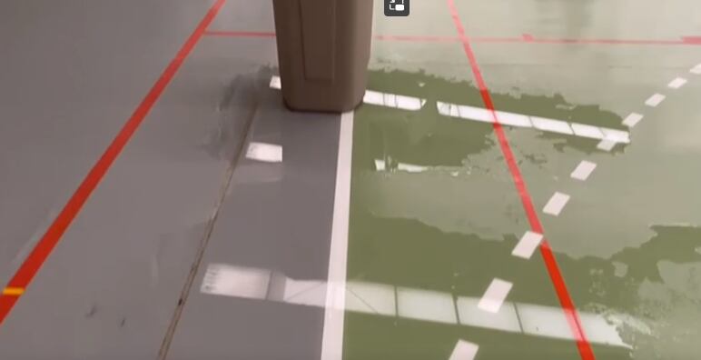 Goteras en el pabellón Juan Zurano de Lorca