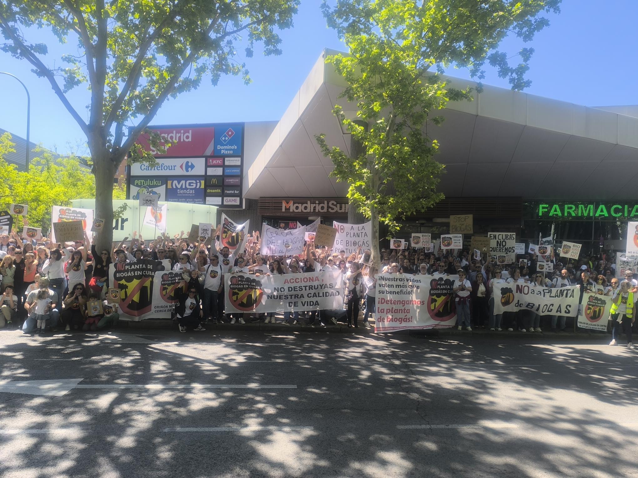 Protestas frente a la Asamblea de Madrid contra la planta de biogás en Cubas de la Sagra