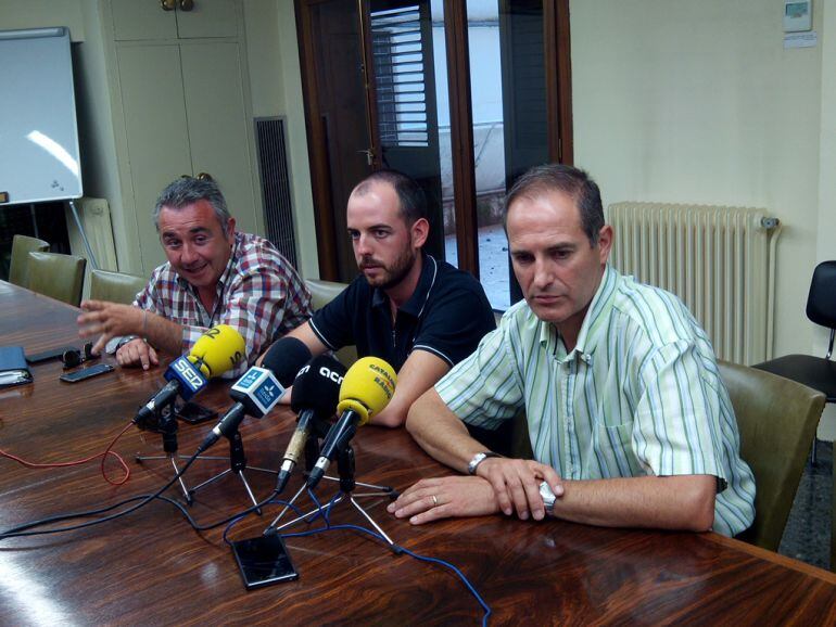 D&#039;esquerra a dreta: Pere Roqué, d&#039;ASAJA; Xavier Gorgues, de la Unió de Pagesos i David Borda de JARC.