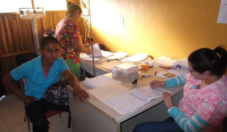 Un vecino de San Rafael del Norte (Niacaragua) durante una consulta de &#039;Quesada Solidaria&#039;