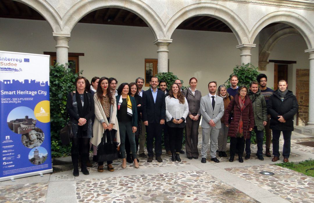 Los distintos socios y colaboradores del proyecto se han reunido en el Palacio de los Verdugo