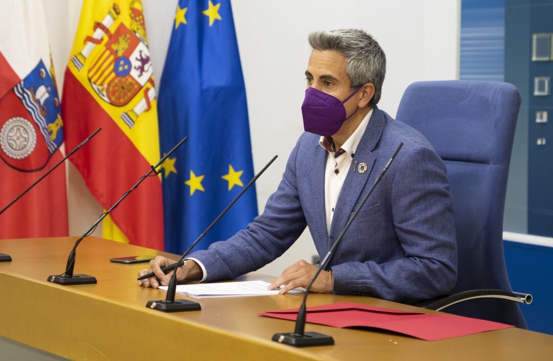 El vicepresiente del Gobierno, Pablo Zuloaga, durante la comparecencia de este jueves en la que ha anunciado los cambios en el plan de Cantabria.