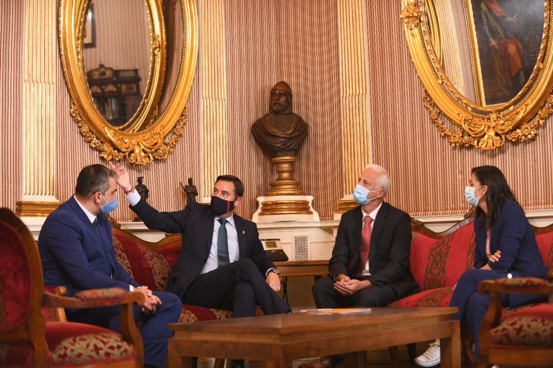 Reunión alcalde de Logroño y Daniel de la Rosa