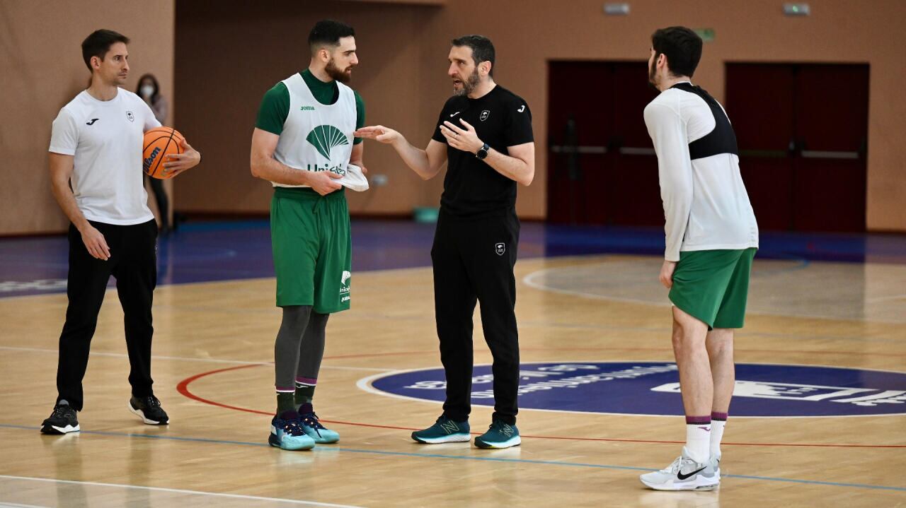 El técnico del Unicaja Ibon Navarro