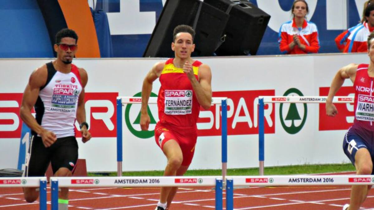 Fernández plata en 400 metros vallas; Abadía, bronce en 10.000 metros