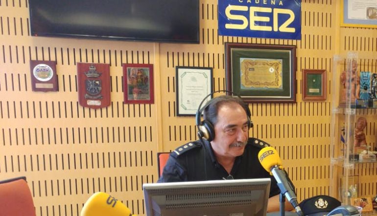 El comisario Félix Gómez Novoa es entrevistado en Radio Cádiz