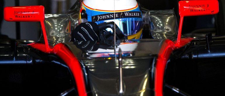 Fernando Alonso, durante los entrenamientos de Jerez, donde los mejores tiempos han sido para Ferrari.