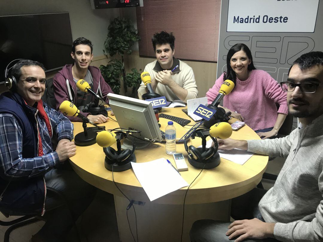 De izquierda a derecha los magos: Pablo Arranz, Álvaro Rubio, Manu Vera, Ana Tamariz y Darío Fajardo