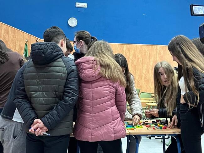Grupo de los alumnos y alumnas en uno de los talleres