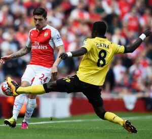 Héctor Bellerín, en un partido entre el Arsenal y el Aston Villa.