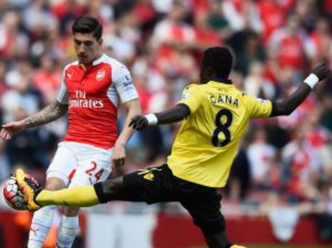 Héctor Bellerín, en un partido entre el Arsenal y el Aston Villa.