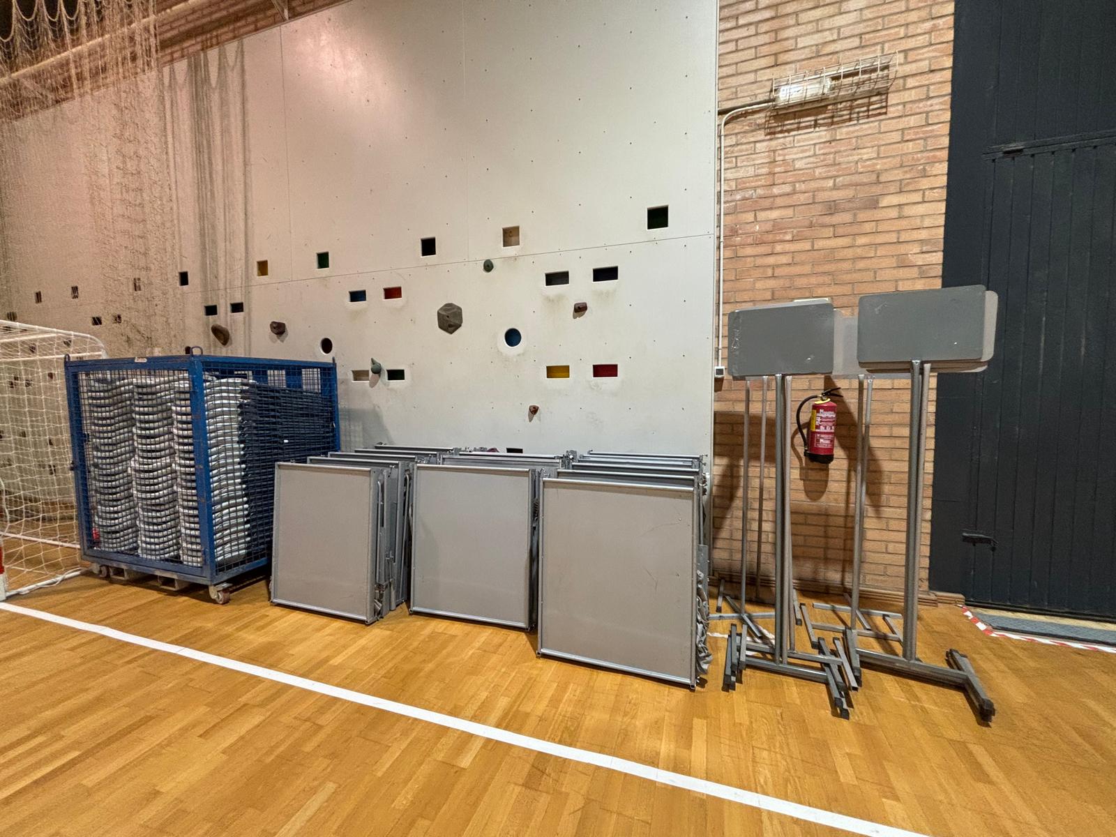 Material electoral preparado en el pabellón del colegio Pedro J. Rubio