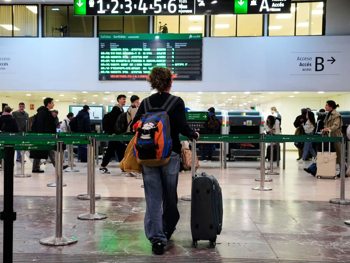 Berna González Harbour avisa del problema que puede suponer para el Gobierno la crisis ferroviaria: "Está generando un cabreo que cambia el estado de ánimo de un país"
