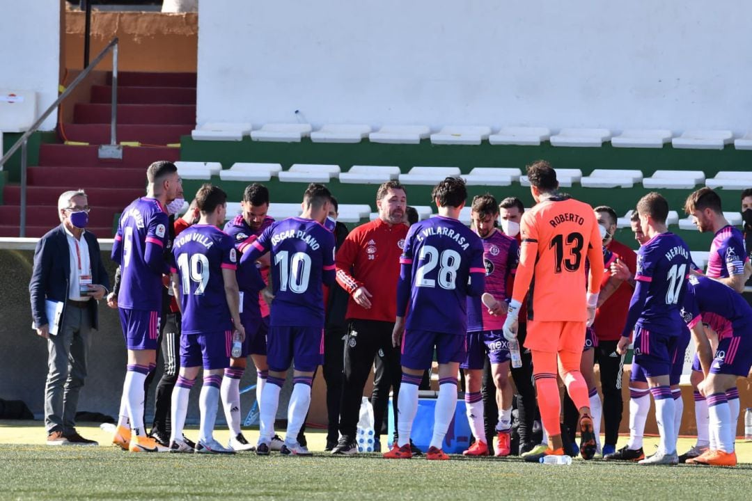 Los jugadores del Valladolid antes de comenzar la prórroga